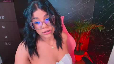 Snapshot of ashleyy18__ chatting on 10.16.25 Ashleyy18   online show from 10.16.25