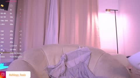 Snapshot of ashleyyfox_ chatting on 02.01.25 Ashley Fox online show from 02.01.25