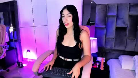 Snapshot of ashly_bloom chatting on 05.19.26 Ashly online show from 05.19.26