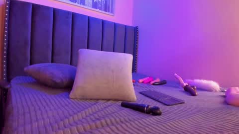 Snapshot of ashlye_miller_ chatting on 12.15.24 ashlye_miller_ online show from 12.15.24