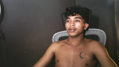 Snapshot of asian_hunk_moreno chatting on 06.17.26 Yuri online show from 06.17.26