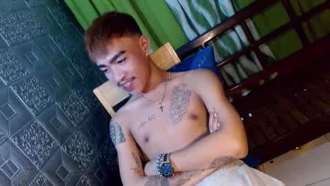 Snapshot of asian_kimxxx chatting on 01.04.25 don online show from 01.04.25