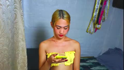 LOVELY LORAINE online show from 10.06.25