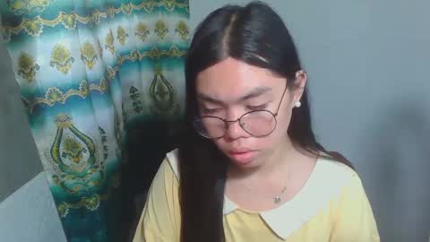 Snapshot of asian_rhean chatting on 02.22.25 Rhean online show from 02.22.25