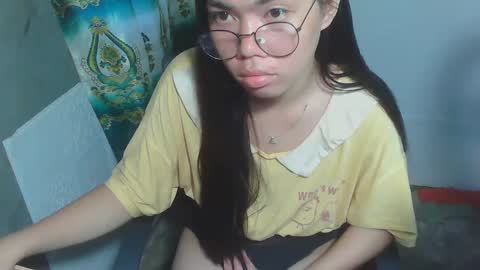 Snapshot of asian_rhean chatting on 03.08.25 Rhean online show from 03.08.25