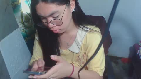 Snapshot of asian_rhean chatting on 03.09.25 Rhean online show from 03.09.25