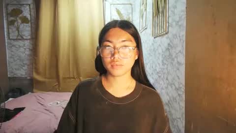 Snapshot of asian_rhean chatting on 09.16.25 Rhean online show from 09.16.25