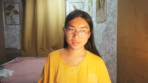 Snapshot of asian_rhean chatting on 09.18.25 Rhean online show from 09.18.25