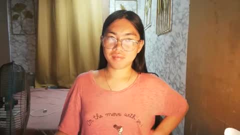 Snapshot of asian_rhean chatting on 09.18.25 Rhean online show from 09.18.25