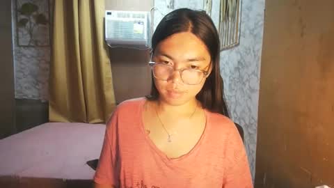 Snapshot of asian_rhean chatting on 09.19.25 Rhean online show from 09.19.25