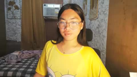 Snapshot of asian_rhean chatting on 09.26.25 Rhean online show from 09.26.25
