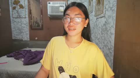 Snapshot of asian_rhean chatting on 10.09.25 Rhean online show from 10.09.25