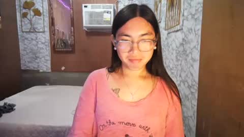 Snapshot of asian_rhean chatting on 10.11.25 Rhean online show from 10.11.25