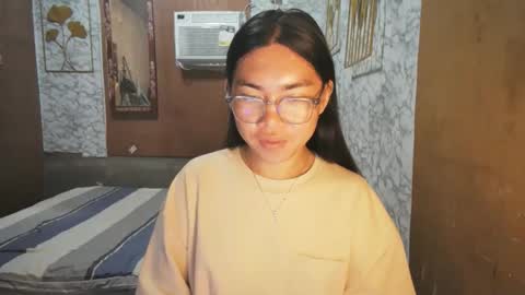 Snapshot of asian_rhean chatting on 10.23.25 Rhean online show from 10.23.25