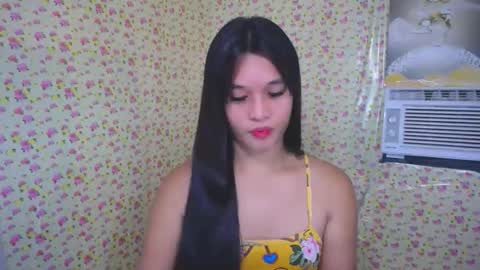 Snapshot of asian_yannie chatting on 10.20.25 Yan online show from 10.20.25