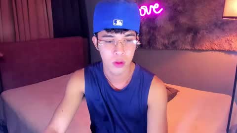 asiancum_peter online show from 10.26.25