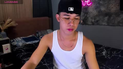 asiancum_peter online show from 11.05.25