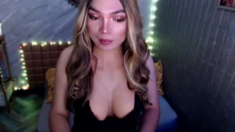 Snapshot of asiandollxxx4u chatting on 03.18.26 BELLA NOTCH online show from 03.18.26