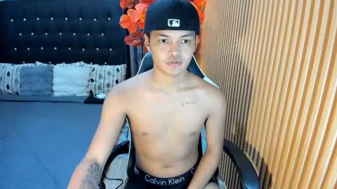 Snapshot of asianhugescott chatting on 10.06.25 VICTORIA SCOTT online show from 10.06.25