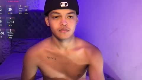 Snapshot of asianhugescott chatting on 03.12.26 VICTORIA SCOTT online show from 03.12.26