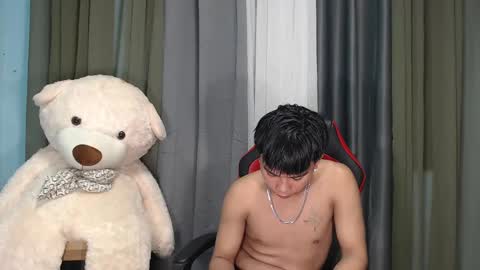 Snapshot of asianhunk_zam chatting on 12.13.24 Zam online show from 12.13.24