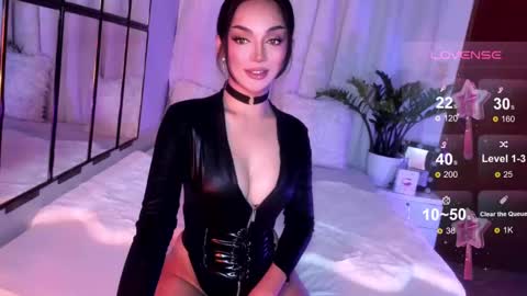 Miss Nia online show from 12.16.24