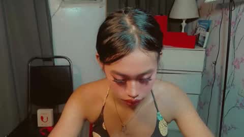 Snapshot of asiantreasures chatting on 02.12.26 kisses online show from 02.12.26