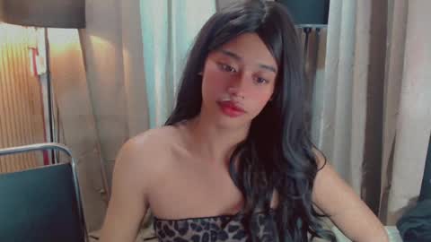 Snapshot of asiantreasures chatting on 07.23.26 kisses online show from 07.23.26