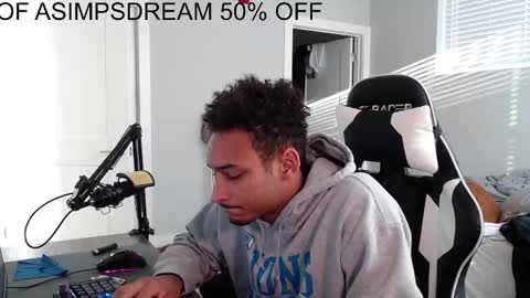 Snapshot of asimpsdream chatting on 10.24.25 asimpsdream online show from 10.24.25