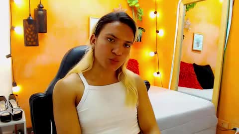 Snapshot of aslyhernandez chatting on 01.02.25 ASLY online show from 01.02.25