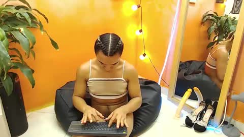 Snapshot of aslyhernandez chatting on 01.20.25 ASLY online show from 01.20.25