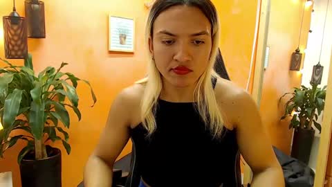 Snapshot of aslyhernandez chatting on 01.24.25 ASLY online show from 01.24.25