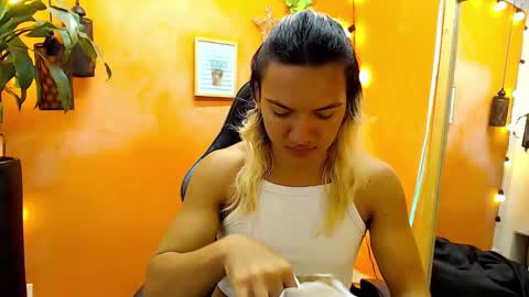 Snapshot of aslyhernandez chatting on 01.28.25 ASLY online show from 01.28.25