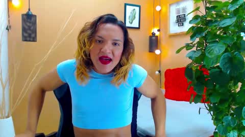 Snapshot of aslyhernandez chatting on 09.16.25 ASLY online show from 09.16.25