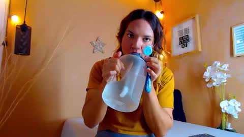 Snapshot of aslyhernandez chatting on 09.22.25 ASLY online show from 09.22.25