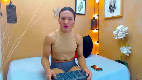 Snapshot of aslyhernandez chatting on 09.26.25 ASLY online show from 09.26.25