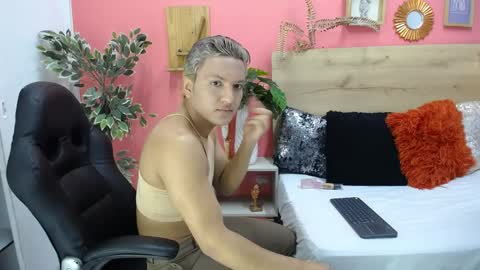 Snapshot of aslyhernandez chatting on 04.06.26 ASLY online show from 04.06.26