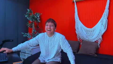 Snapshot of aslyhernandez chatting on 04.15.26 ASLY online show from 04.15.26