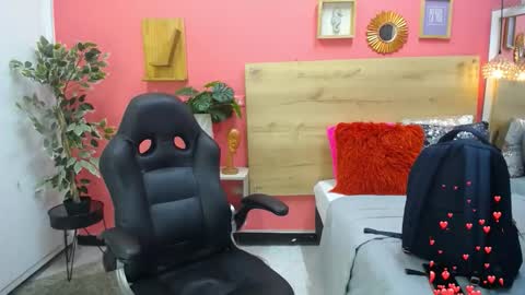 Snapshot of aslyhernandez chatting on 05.16.26 ASLY online show from 05.16.26