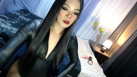 Margaux Miller online show from 03.11.25