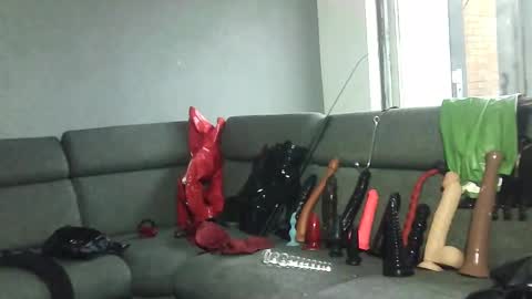 Snapshot of assforstrapon chatting on 12.29.24 sissyslut online show from 12.29.24