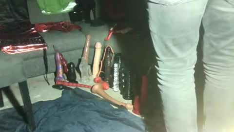 Snapshot of assforstrapon chatting on 12.29.24 sissyslut online show from 12.29.24