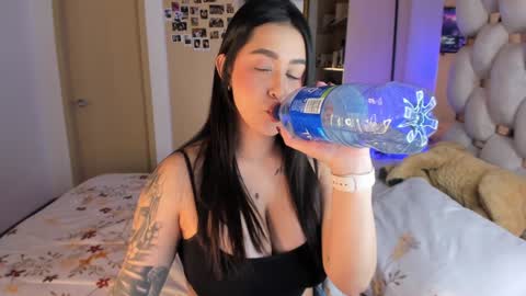 Snapshot of asshley__ chatting on 01.04.25 Ashley online show from 01.04.25