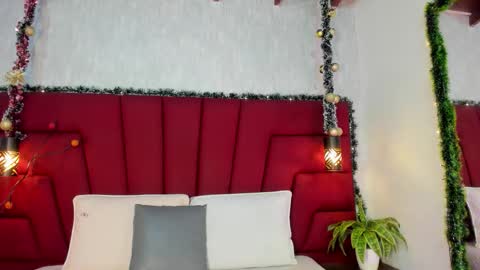 Snapshot of asshley_cute chatting on 12.20.25 instagramsoofiaa giraldo online show from 12.20.25