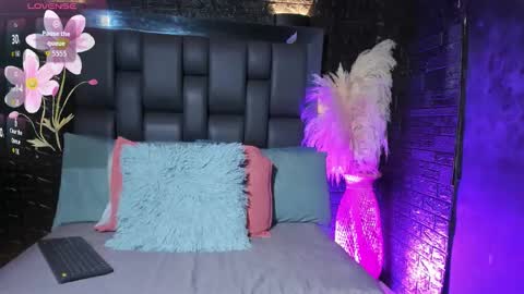 Nahomi  online show from 01.06.26