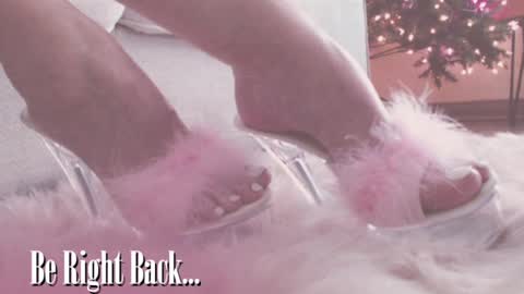 Snapshot of assleighabbott chatting on 12.17.24 ASSleigh Abbott online show from 12.17.24