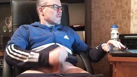 Snapshot of asterion51 chatting on 12.19.25 asterion51 online show from 12.19.25