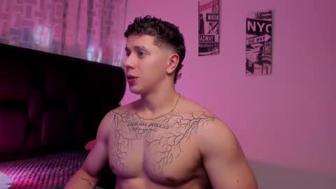 Snapshot of astonhills chatting on 10.01.25 astonhills online show from 10.01.25