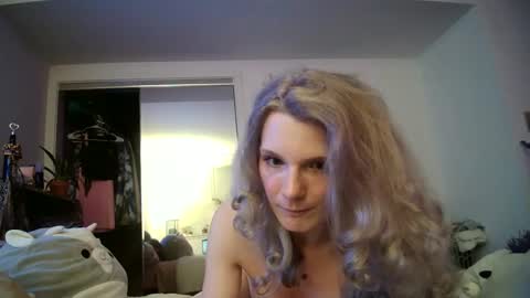 Snapshot of astorialove chatting on 12.19.24 AstoriaLove online show from 12.19.24