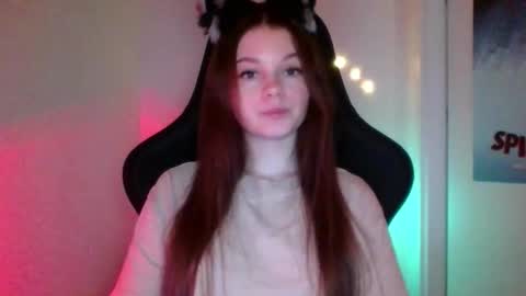 Snapshot of astradream_ chatting on 11.06.25 astradream_ online show from 11.06.25